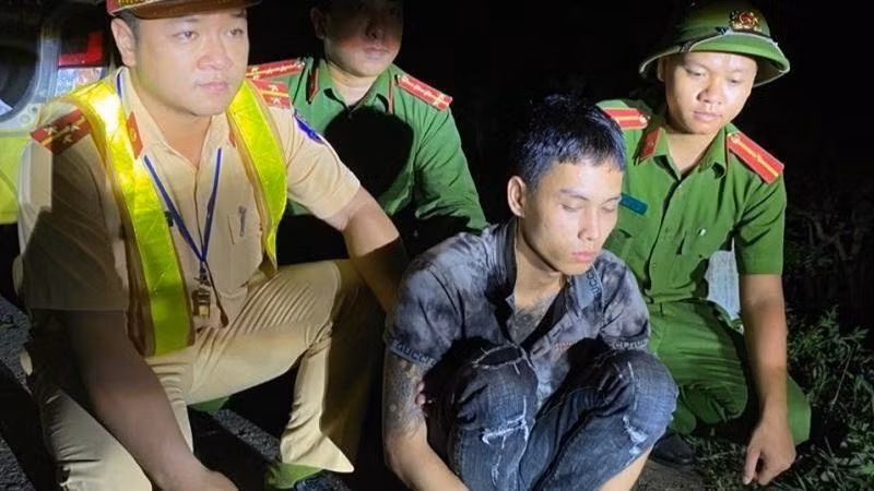 Đối tượng vận chuyển ma tuý bị bắt giữ.