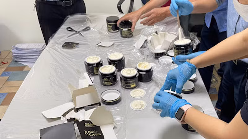 Ma tuý giấu tinh vi trong các hộp kem dưỡng da trong lô hàng xuất khẩu đi Nhật Bản.