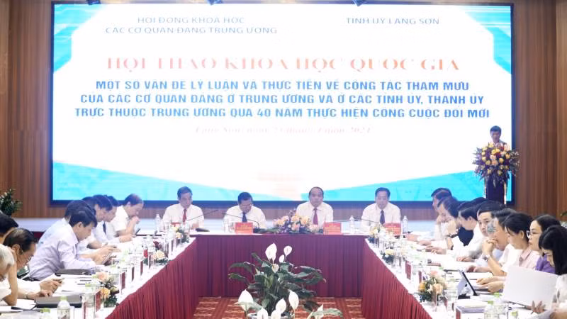 Các đại biểu tham dự Hội thảo quốc gia về chủ đề: “Một số vấn đề lý luận và thực tiễn về công tác tham mưu của các cơ quan Đảng ở Trung ương và ở các Tỉnh ủy, Thành ủy trực thuộc Trung ương qua 40 năm thực hiện công cuộc đổi mới".