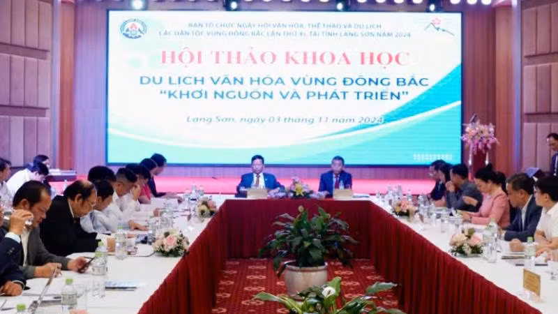 Các đại biểu tham dự Hội thảo "Du lịch văn hóa vùng Đông Bắc-khơi nguồn và phát triển.