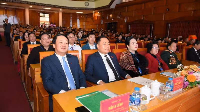 Đồng chí Hầu A Lềnh, Ủy viên Trung ương Đảng, Bộ trưởng, Chủ nhiệm Ủy ban Dân tộc, cùng lãnh đạo tỉnh Lạng Sơn dự Đại hội đại biểu các dân tộc thiểu số tỉnh Lạng Sơn lần thứ IV năm 2024.