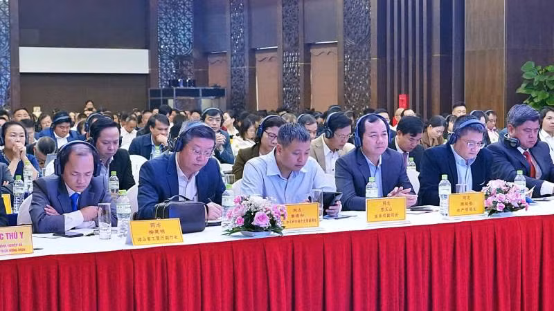 Các đại biểu Việt Nam và Trung Quốc tham dự diễn đàn kết nối giao thương xuất, nhập khẩu nông, lâm, thủy sản.