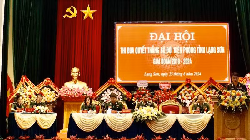 Đoàn chủ tịch điều hành Đại hội thi đua quyết thắng của Bộ chỉ huy Bộ đội Biên phòng tỉnh Lạng Sơn.