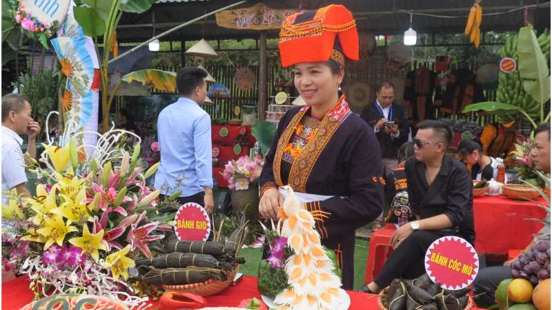 Các sản vật của bà con người Dao Mẫu Sơn được bày bán trong các lễ hội.