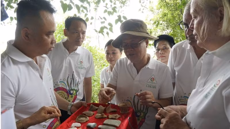 Đoàn chuyên gia đến thị sát, thẩm định Di chỉ khảo cổ học Mai Pha, thành phố Lạng Sơn.