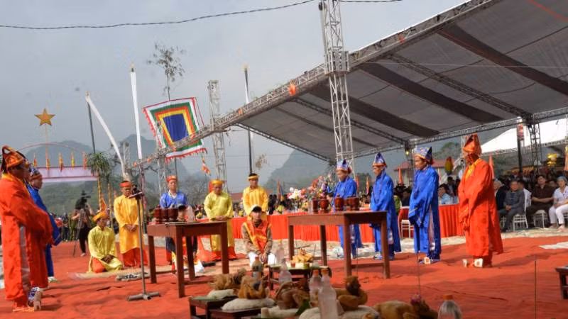 Nghi lễ tế các vị thần tại Lễ hội Trò Ngô.