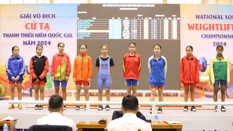 Các vận động viên thi đấu hạng 40-45-49kg lứa tuổi 13 đến 16 tuổi, bước vào thi đấu ngày đầu tiên.