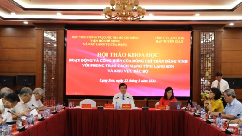 Các đại biểu tham dự hội thảo.