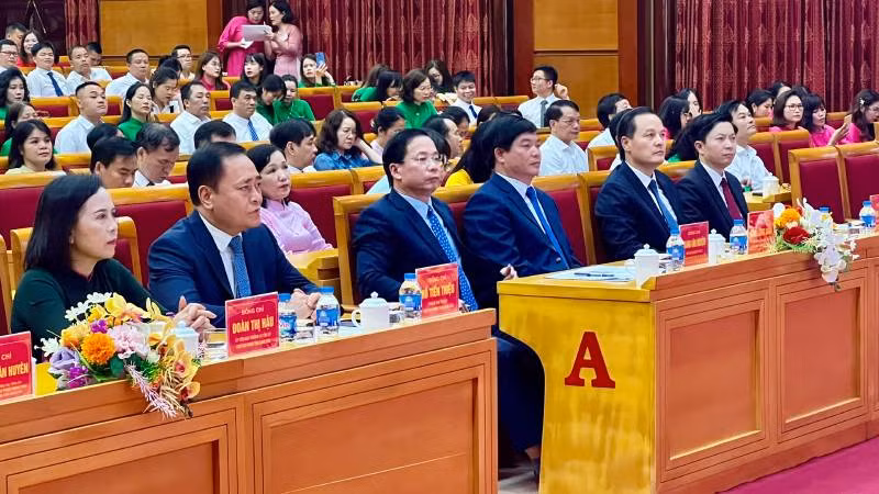 Lãnh đạo Tỉnh ủy, Ủy ban nhân dân, Hội đồng nhân dân, Ủy ban Mặt trận Tổ quốc tỉnh Lạng Sơn, cùng đại diện lãnh đạo các sở, ban, ngành của tỉnh dự buổi gặp mặt kỷ niệm 99 năm Ngày Báo chí cách mạng Việt Nam.