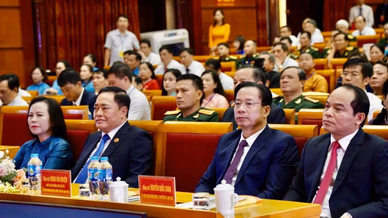 Lãnh đạo Tỉnh ủy, Hội đồng nhân dân, Ủy ban nhân dân tỉnh và các thành viên Mặt trận dự Đại hội.