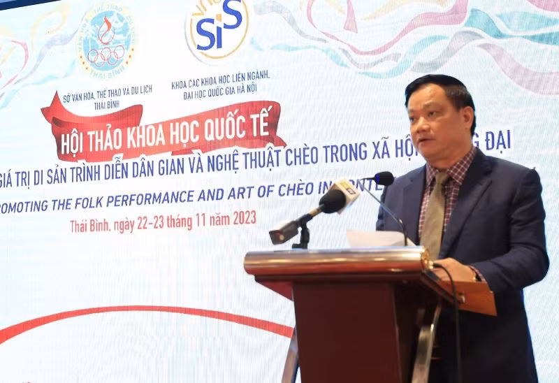 Đồng chí Nguyễn Khắc Thận, Chủ tịch Ủy ban nhân dân tỉnh Thái Bình cho biết: Nghệ thuật Chèo là hồn cốt của người dân quê lúa Thái Bình. (Ảnh: HÀ LINH)