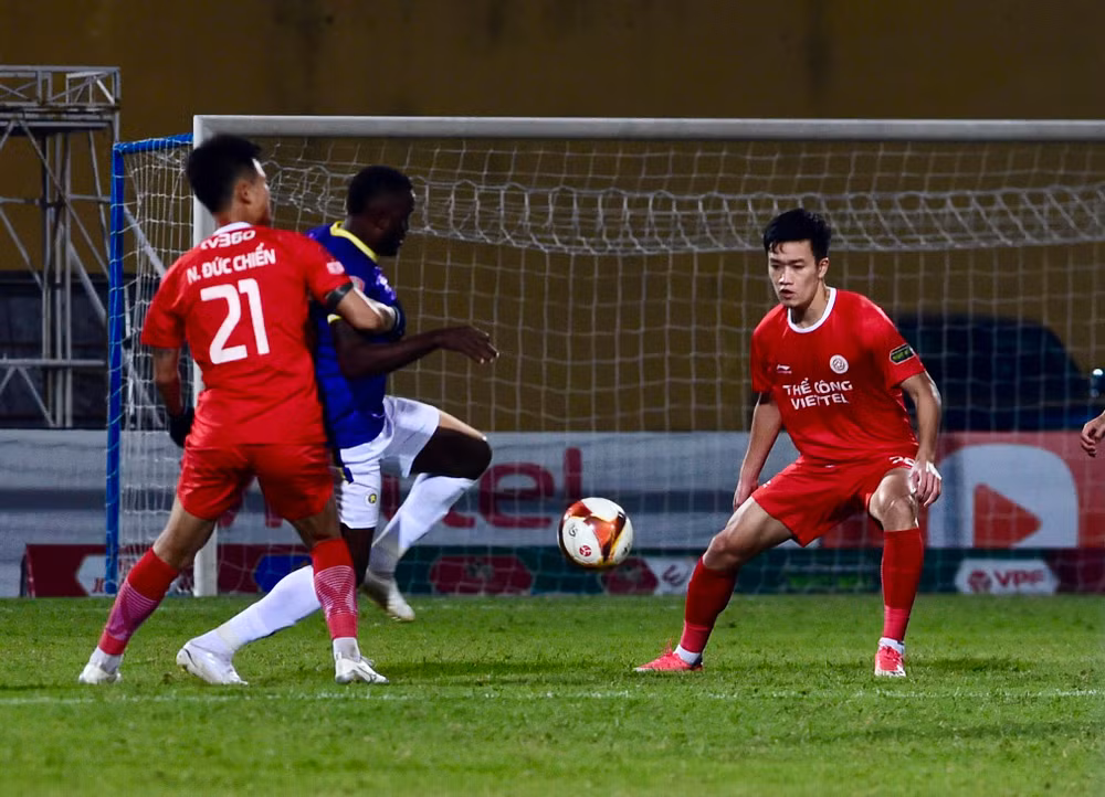 Thế trận "ăn miếng trả miếng" diễn ra vô cùng kịch tính.