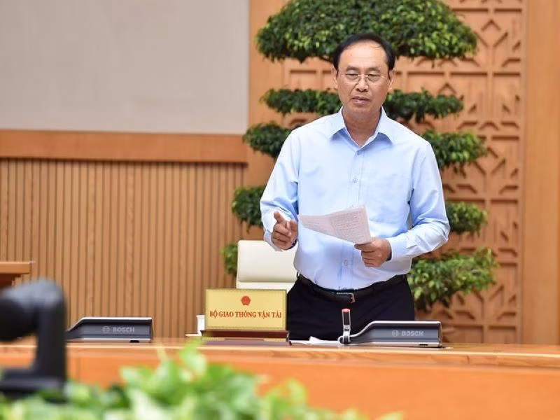 Thứ trưởng Giao thông vận tải Lê Đình Thọ phát biểu ý kiến tại cuộc họp.