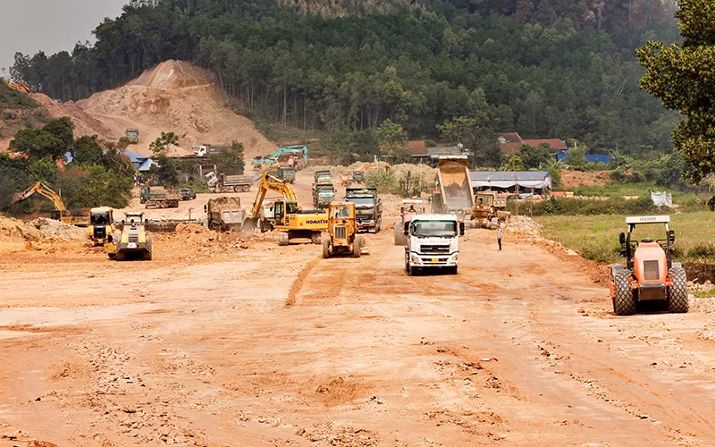 Thi công tuyến đường liên kết Thái Nguyên với hai tỉnh Bắc Giang và Vĩnh Phúc.
