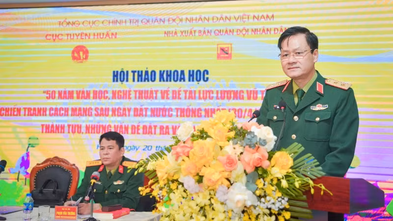 Trung tướng Nguyễn Văn Đức, Cục trưởng Cục Tuyên huấn phát biểu khai mạc hội thảo.