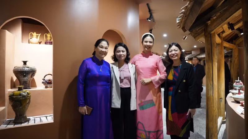 Hội làng Bát Tràng là dịp quảng bá tinh hoa làng nghề tới du khách.
