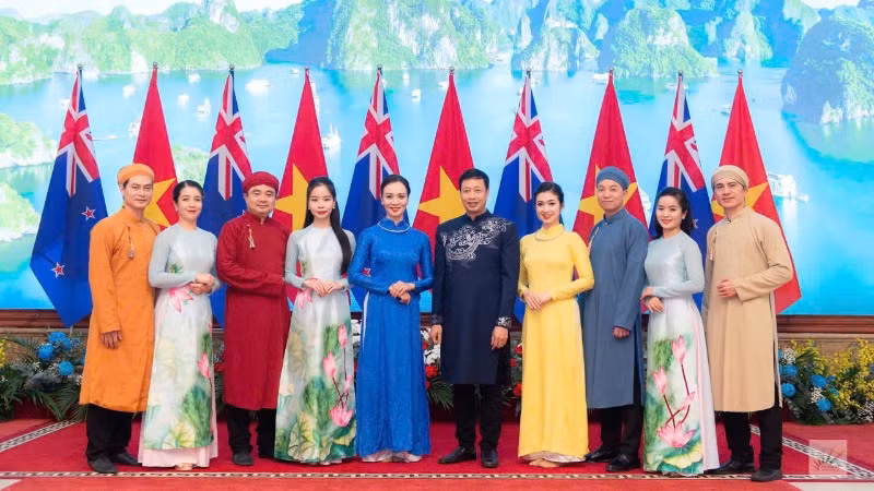 Đoàn nghệ sĩ Nhà hát Múa rối Việt Nam.