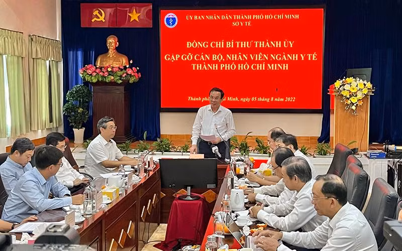 Đồng chí Nguyễn Văn Nên, Ủy viên Bộ Chính trị, Bí thư Thành ủy Thành phố Hồ Chí Minh phát biểu tại buổi gặp gỡ.