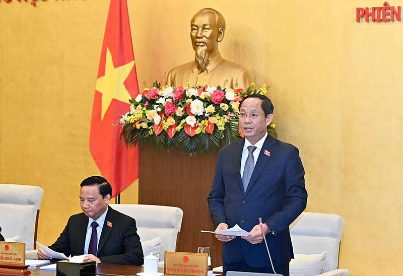 Phó Chủ tịch Quốc hội Trần Quang Phương điều hành nội dung phiên họp.