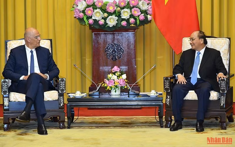 Chủ tịch nước Nguyễn Xuân Phúc tiếp Bộ trưởng Ngoại giao Hy Lạp Nikolaos Dendias.