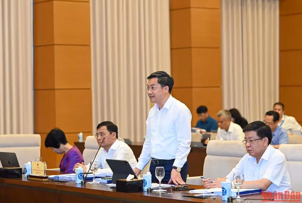 Phó Chủ tịch Ủy ban nhân dân thành phố Hà Minh Hải phát biểu tại buổi làm việc.