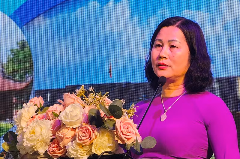 Đại diện tỉnh bạn tham luận tại hội nghị.