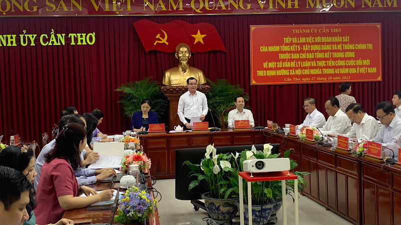 Trưởng đoàn khảo sát phát biểu tại buổi làm việc.