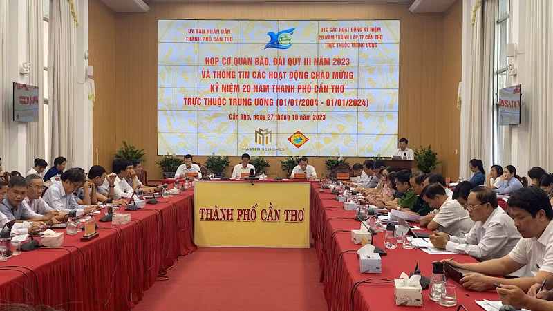 Quang cảnh buổi họp