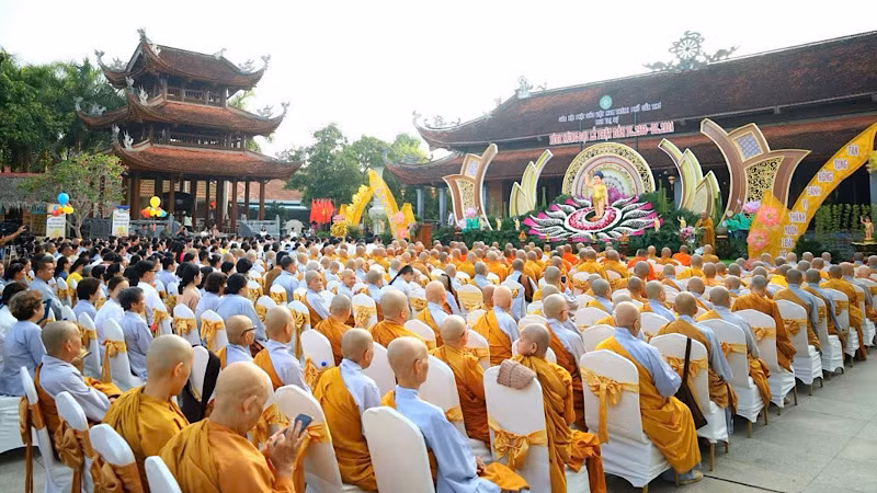 Quang cảnh Đại lễ Phật Đản, Phật lịch 2568 tại Thiền viện Trúc Lâm Phương Nam Cần Thơ.
