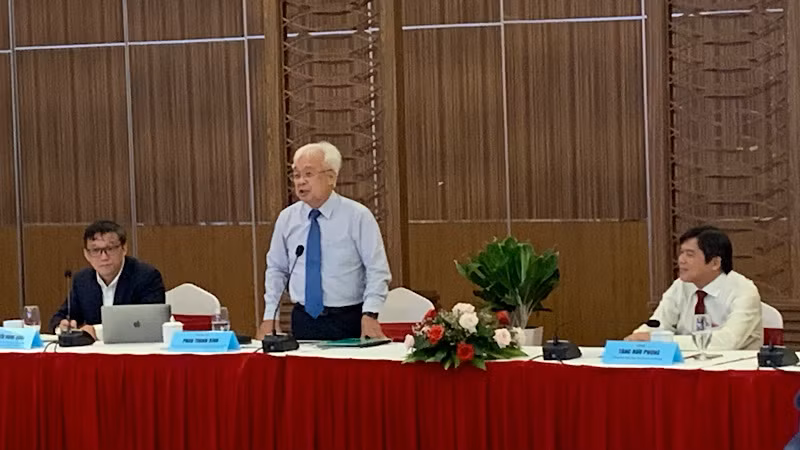 Đại biểu trình bày tham luận tại hội thảo. Đại biểu trình bày tham luận tại hội thảo.