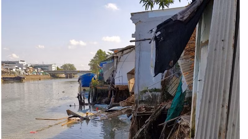 Hiện trường vụ sạt lở bờ sông Trà Nóc, quận Bình Thủy.