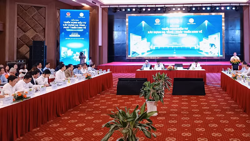 Đại biểu tham luận tại Diễn đàn đầu tư hạ tầng vùng đồng bằng sông Cửu Long