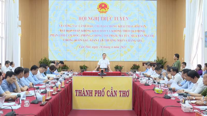 Phó Thủ tướng Trần Lưu Quang phát biểu ý kiến tại hội nghị.