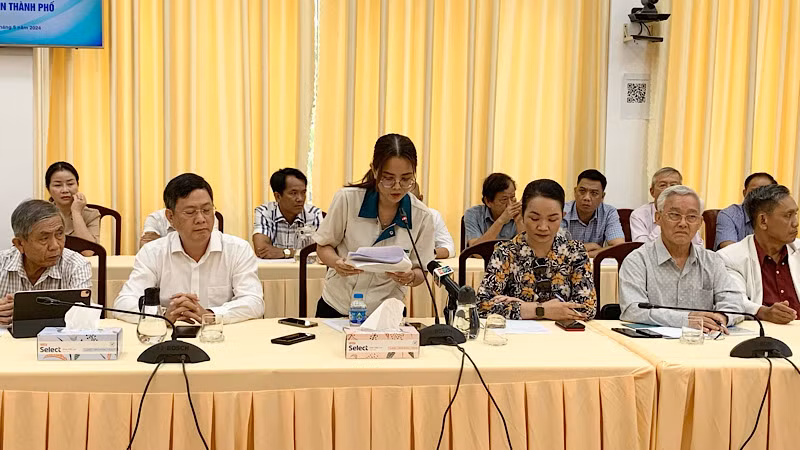 Đại diện doanh nghiệp nêu khó khăn tại buổi đối thoại.