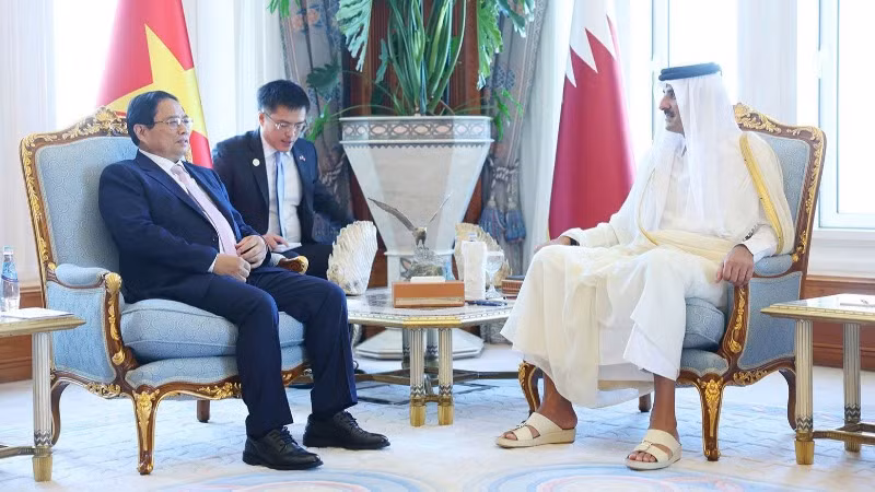 Thủ tướng Chính phủ Phạm Minh Chính hội kiến Quốc vương Qatar Sheikh Tamim Bin Hamad Al Thani. (Ảnh: Nhật Bắc/VGP)