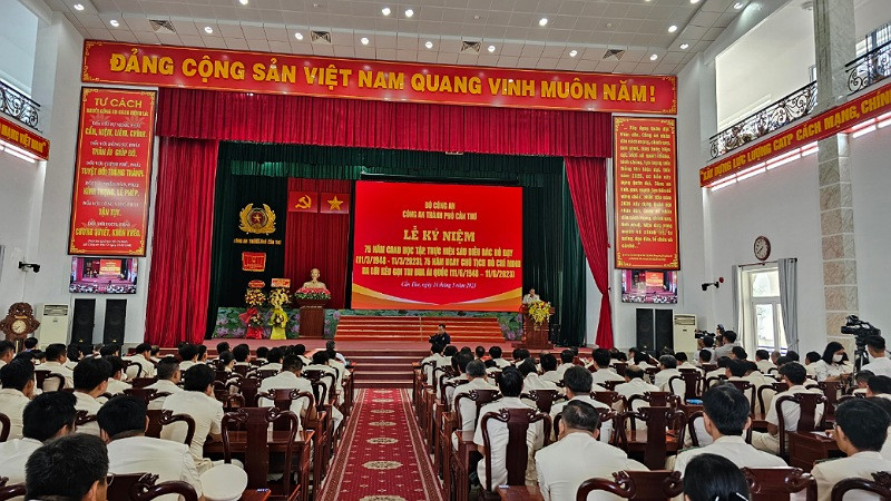 Quang cảnh buổi lễ.