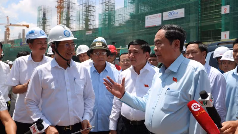 Chủ tịch Quốc hội Trần Thanh Mẫn kiểm tra tiến độ hạng mục nhà ga hành khách sân bay Long Thành.