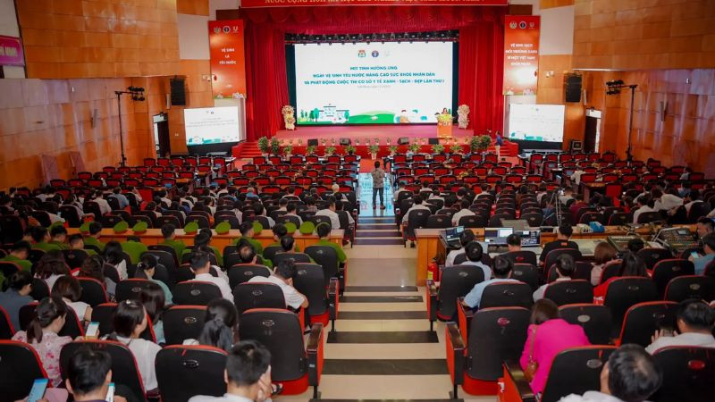 Mít-tinh hưởng ứng Ngày Vệ sinh yêu nước, nâng cao sức khỏe nhân dân năm 2024.