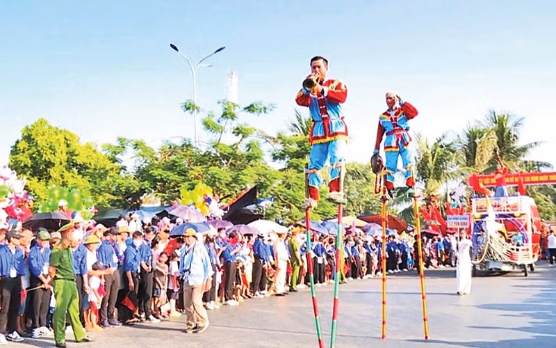 Biểu diễn cà kheo trong Ngày hội văn hóa thể thao của huyện Hải Hậu (Nam Định) năm 2024.