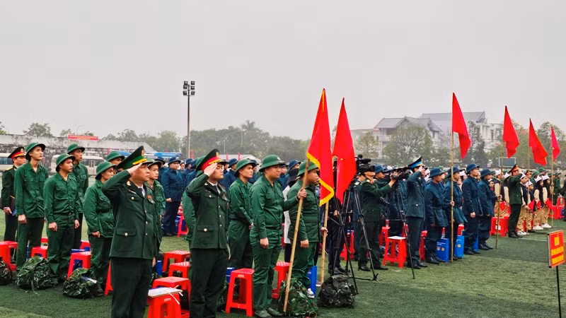 Nghi lễ chào cờ tại lễ giao, nhận quân.