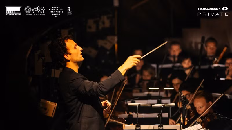 Chỉ huy dàn nhạc.