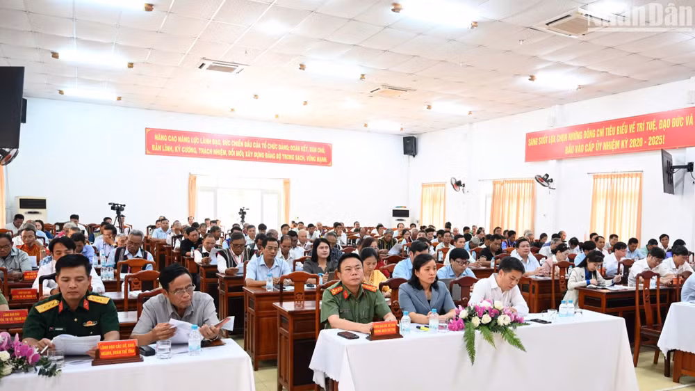 Các đại biểu dự buổi gặp mặt.