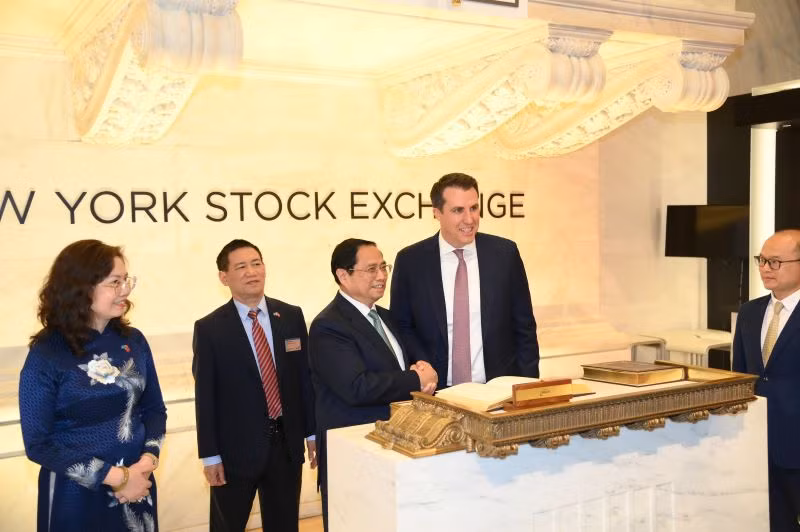 Thủ tướng Phạm Minh Chính thăm Sàn giao dịch chứng khoán New York sáng 21/9.