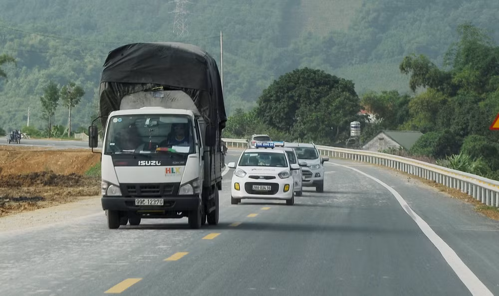 Tính đến hết tháng 10, Bộ Giao thông vận tải giải ngân vốn đầu tư công ước đạt 47.759 tỷ đồng, đạt 63% kế hoạch. Ảnh: HẢI NAM