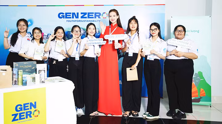 Hoa hậu Bảo Ngọc cùng nhóm “Gen Zero” tích cực lan tỏa tiếng nói của người trẻ về biến đổi khí hậu toàn cầu. Ảnh: NVCC