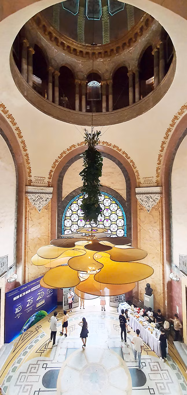 Không gian sảnh chính tòa nhà.