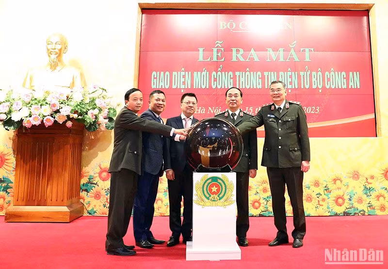 Nghi thức ra mắt Giao diện mới của Cổng thông tin Bộ Công an.