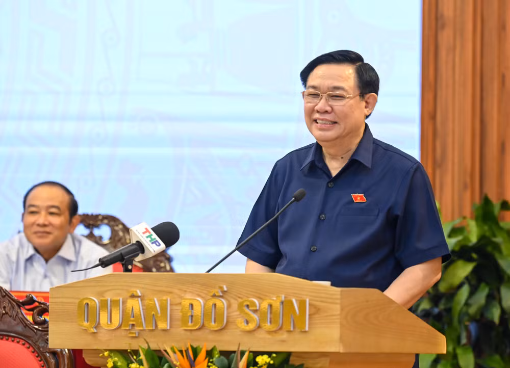 Chủ tịch Quốc hội Vương Đình Huệ phát biểu trao đổi, tiếp thu ý kiến, kiến nghị của cử tri.