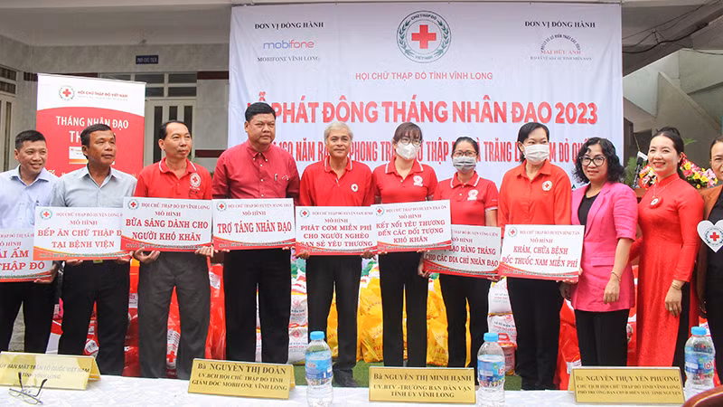 Các nhà hảo tâm hỗ trợ Tháng Nhân đạo năm 2023. 