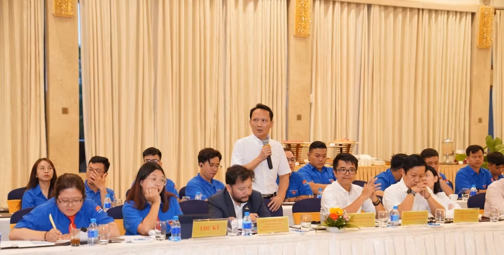 Ông Nguyễn Đức Minh - Giám đốc Tư vấn Công ty FPT Digital giới thiệu tổng quan về dự án Chuyển số tại Vietsovpetro.